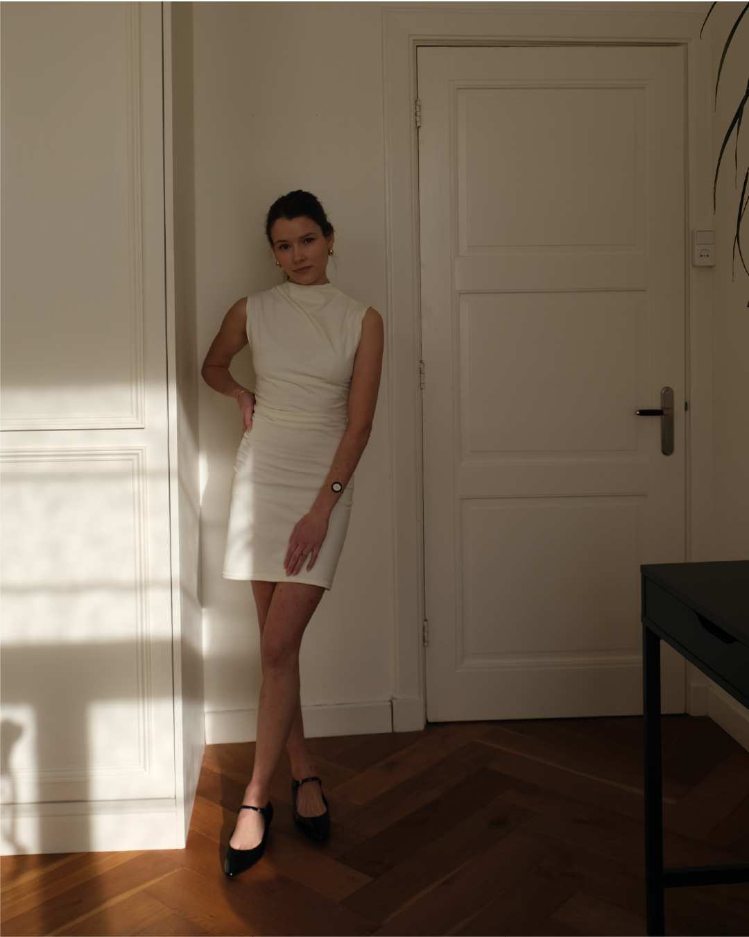 Victoria – Mock Neck Mini photo